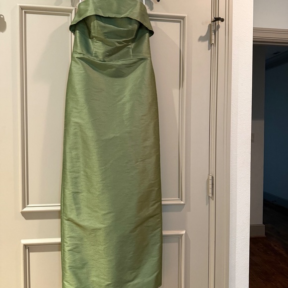 LulaKate Eva Bodice with Straight Skirt Floor Shantung Greenery Green Size 4 6 8 - Picture 8 of 16